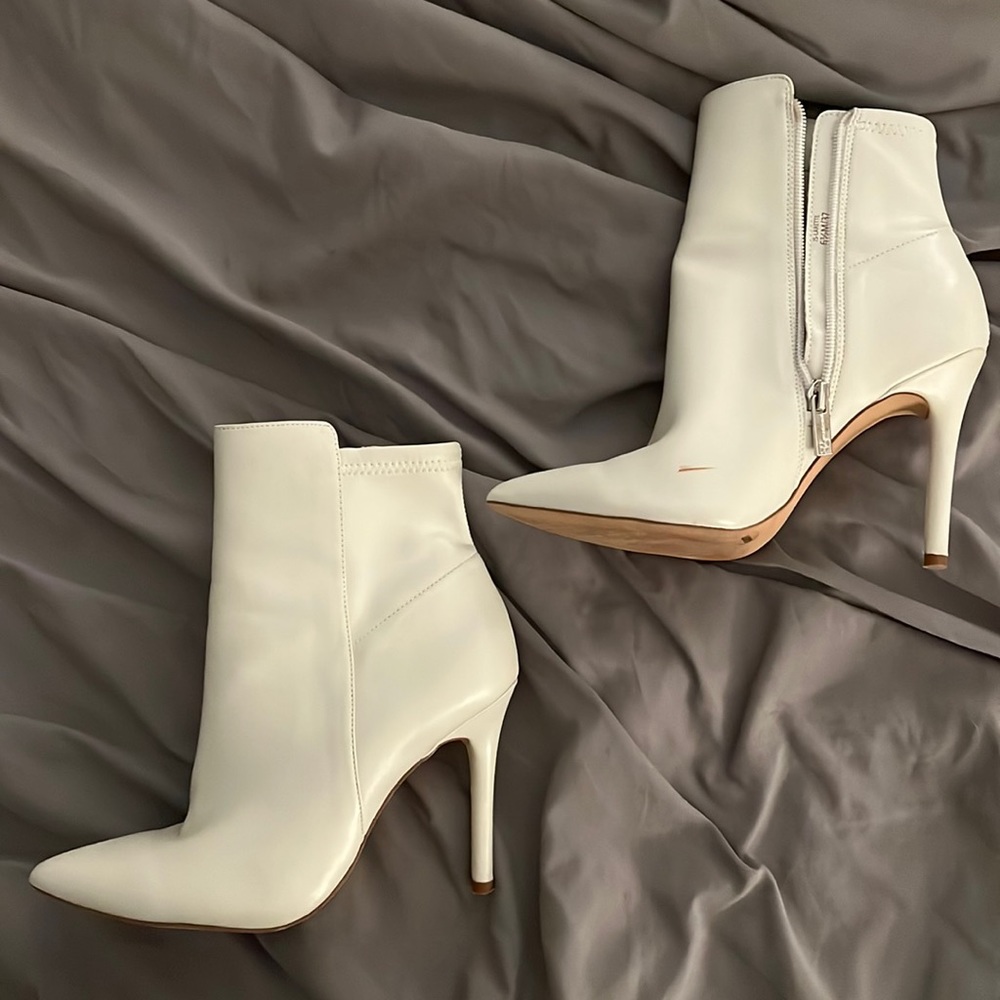 Off white Jessica Simpson stiletto ankle booties